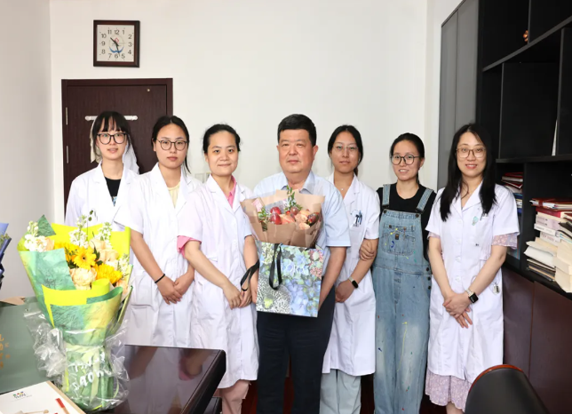 师者仁心，医心相伴——南京医科大学附属泰州人民医院教师节慰问活动