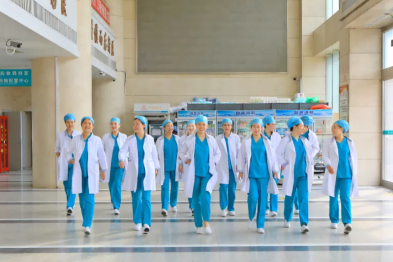 器械之外有温度：介入手术室里治愈心灵的温情「药方」