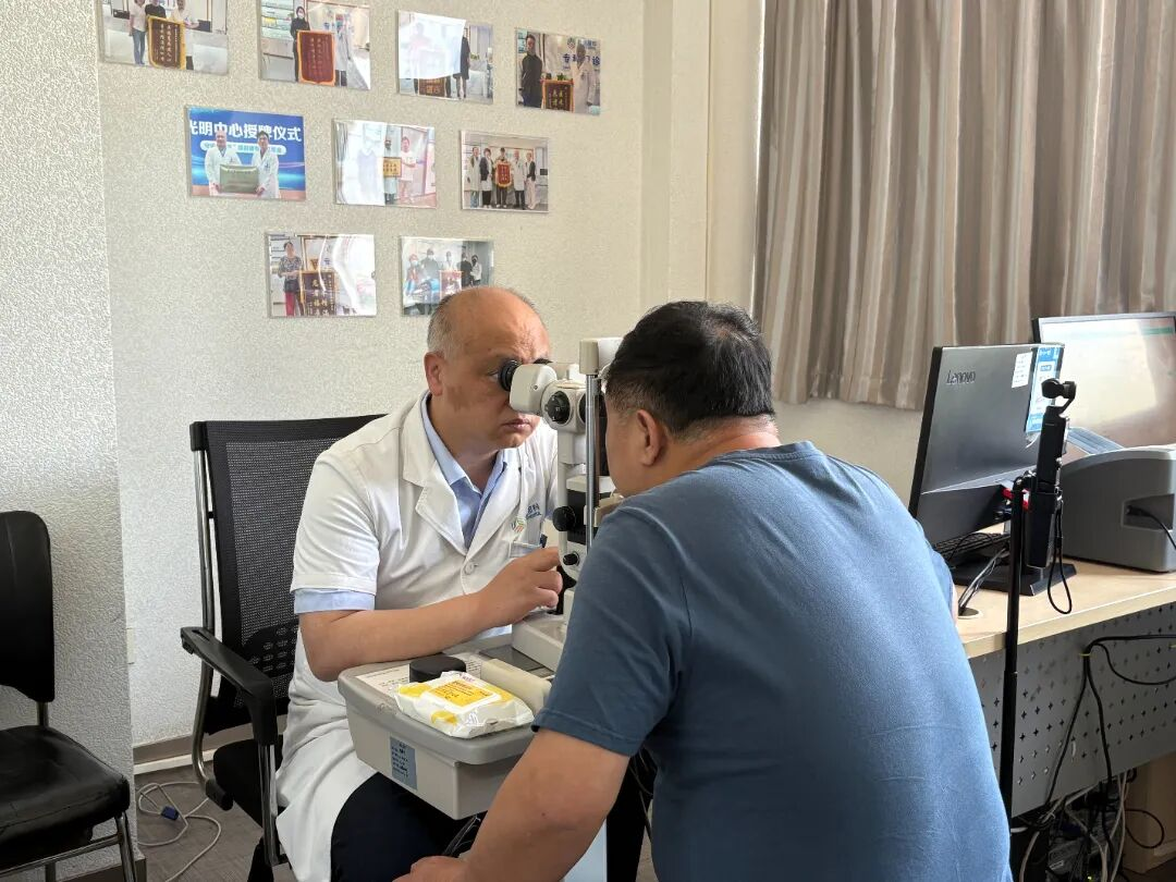 武汉普瑞眼科举办「秋风送爽·明眸晚年」白内障专家见面会