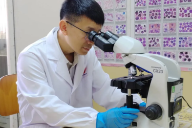 显微镜下的「捉虫人」，珠江医院三水医院检验科雷志红医生在赤道几内亚的疟疾防控战场