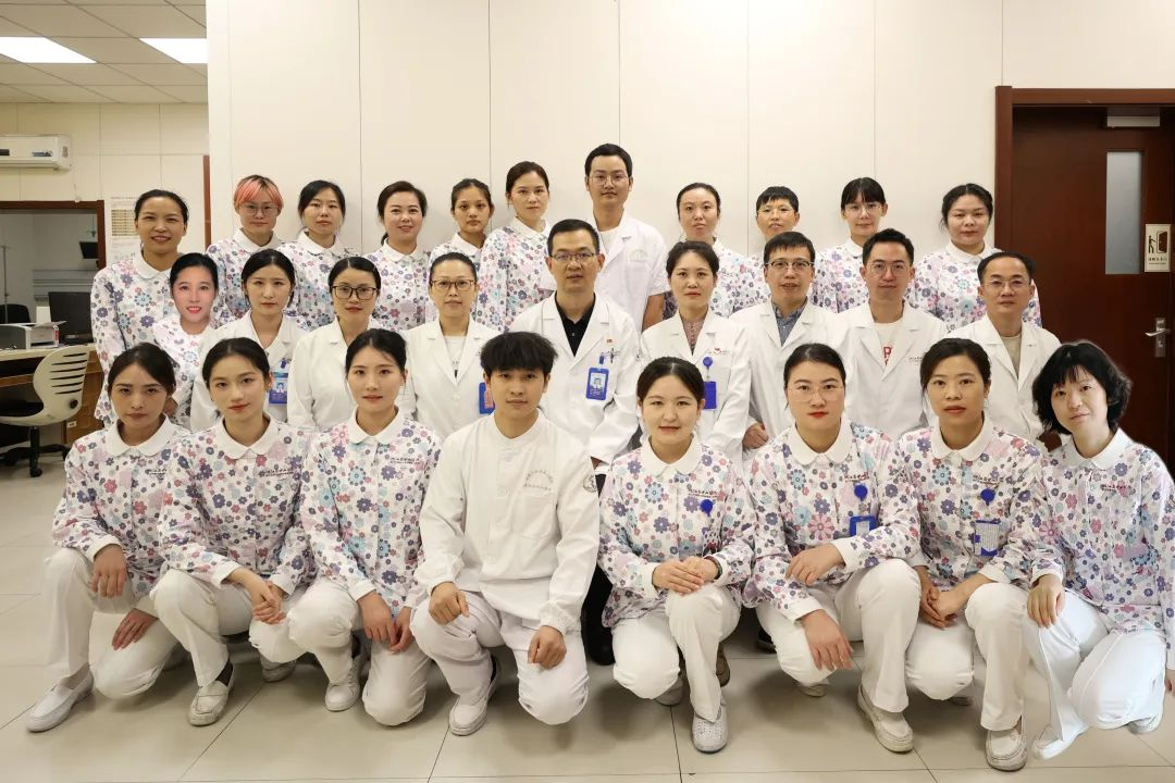 女子散步时踩到氢氟酸中毒身亡,这种被称为「化骨水」的酸为何如此危险?