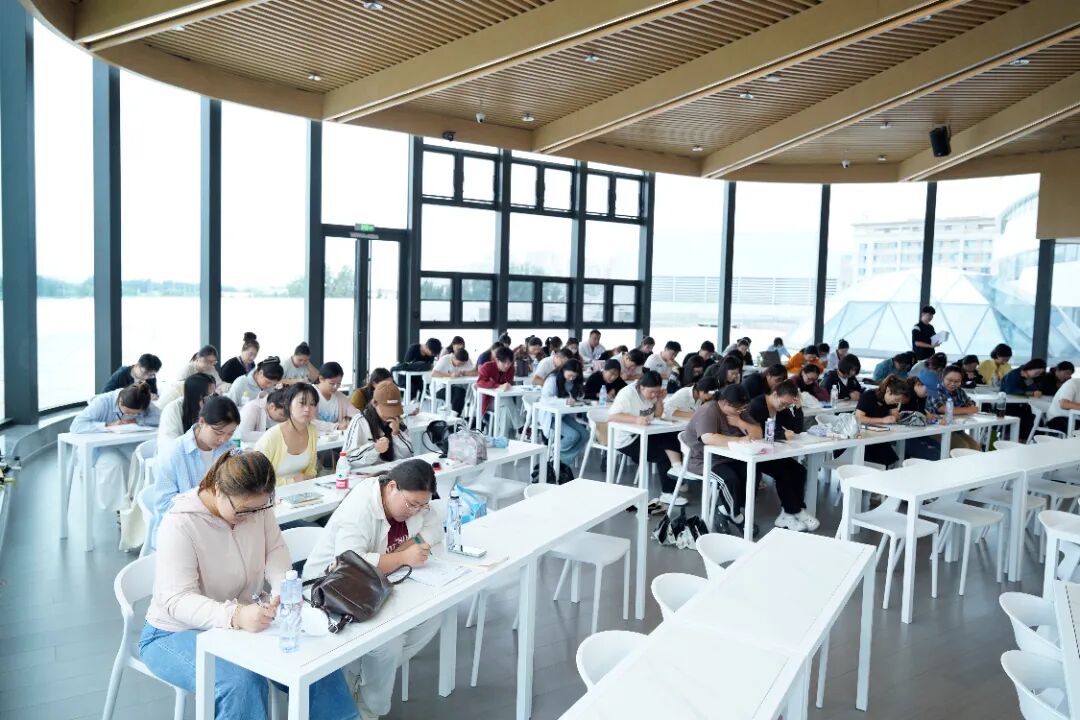 追光而来,共赴使命 | 燕达陆道培医院 2025 年度第二次新员工入职培训圆满结束