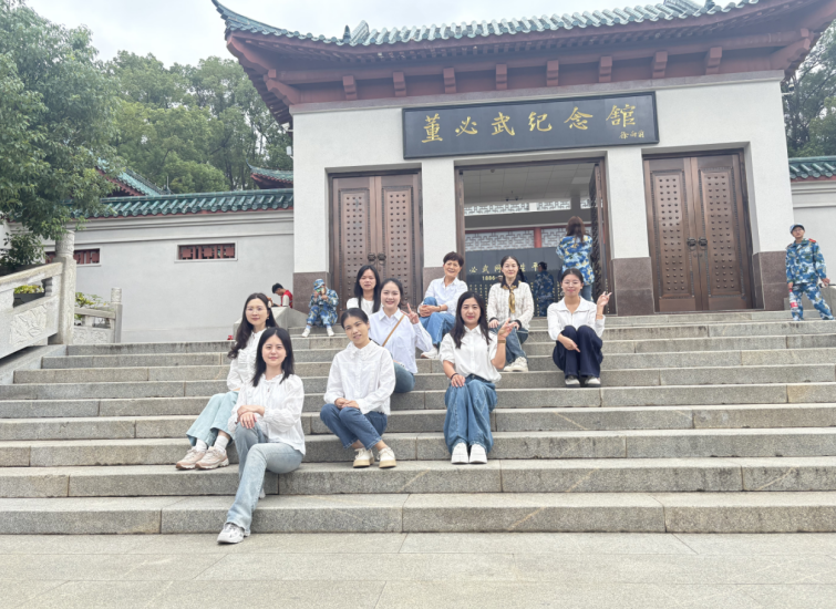 迎国庆践初心 武汉华厦眼科赴红安开展红色团建与义诊公益活动​