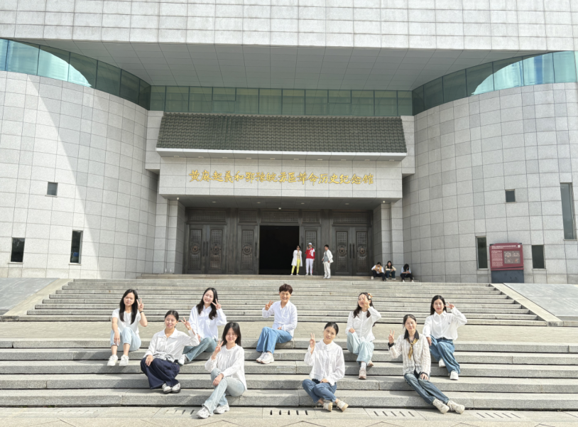 迎国庆践初心 武汉华厦眼科赴红安开展红色团建与义诊公益活动​