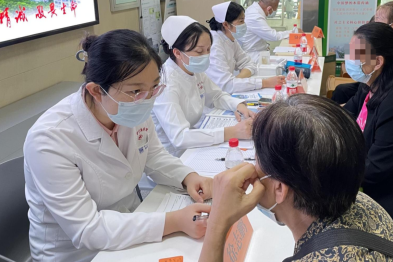 「老糊涂」原是阿尔茨海默病侵袭 老汉综合治疗 3 年重拾生活信心