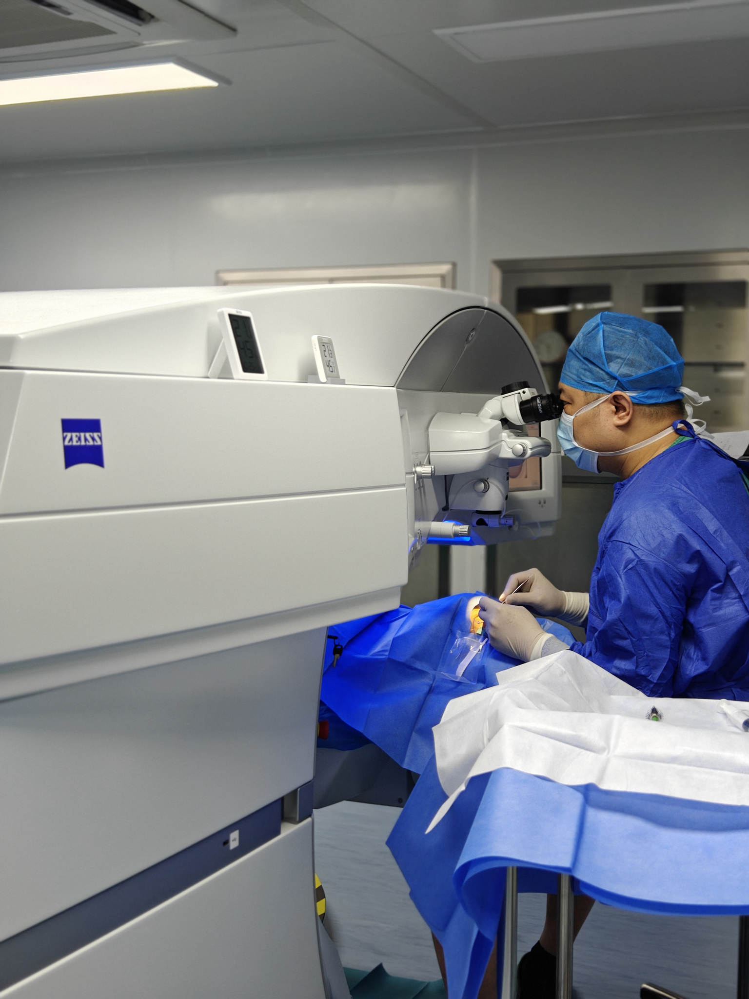 河池首位！爱尔眼科副院长苏伟荣获蔡司全飞秒精准 4.0 专家认证