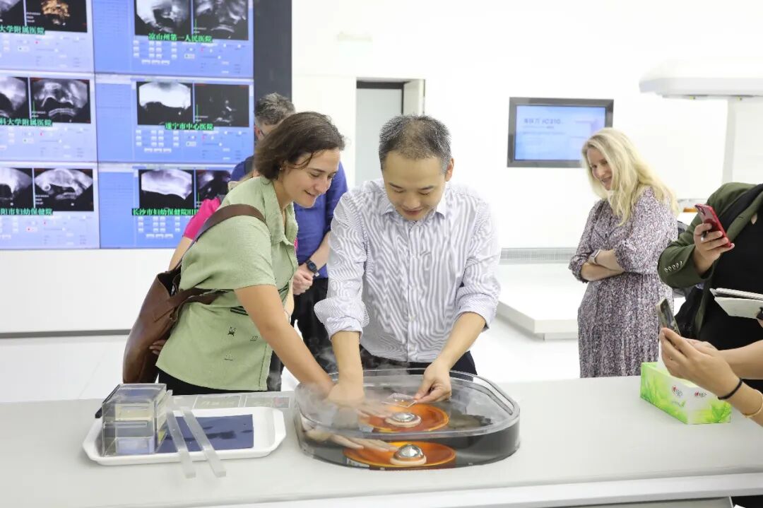 澳大利亚媒体团探访海扶科技,中国原创科技造福人类健康