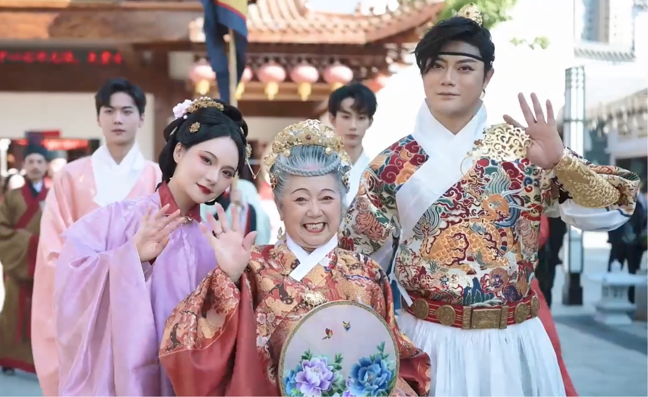 国庆 city walk 就来洋湖爆款「草莓健康节」，6 大主题玩法嗨玩 4 天！