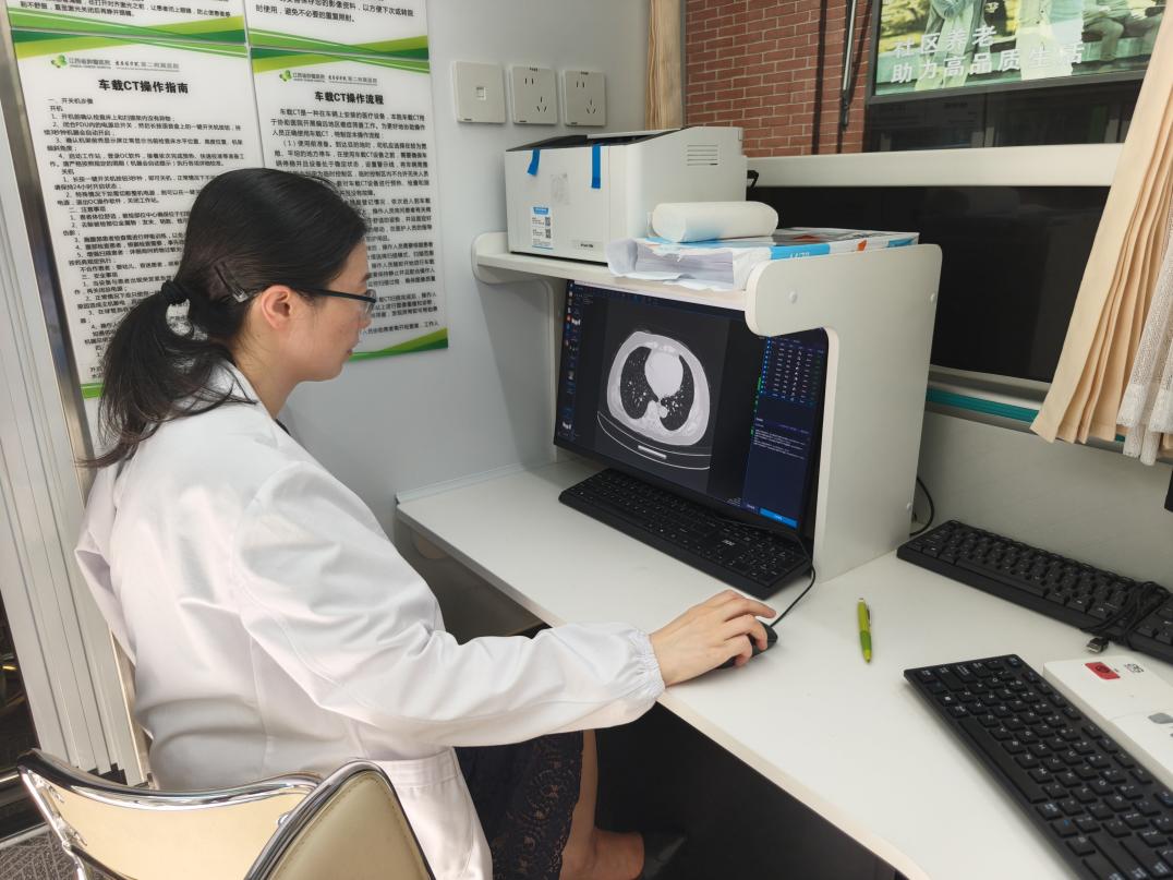 南昌大学二附院开展「科学普及保健康 智能诊疗进社区」活动