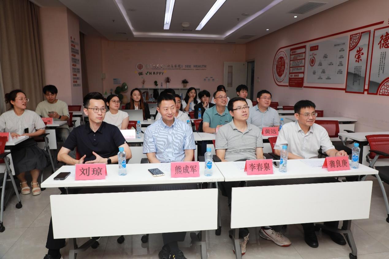 南昌大学第二临床医学院举行「挑战杯」竞赛「揭榜挂帅」国赛终审决赛出征仪式暨预答辩活动