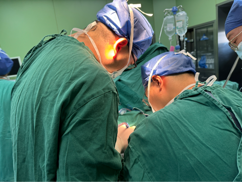 八旬老人突发脑出血命悬一线，微创手术助力转危为安