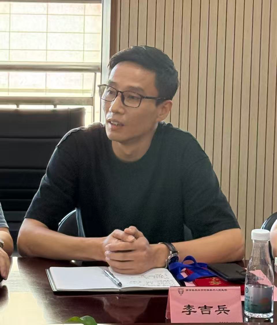 泰州市人民医院聘任 12 名行风监督员:以社会「慧眼」护航清廉医院建设行稳致远