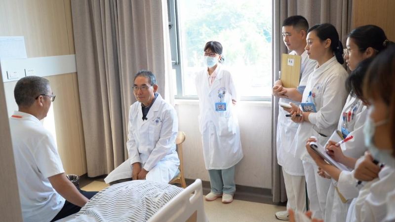 克利夫兰医学中心高克明教授到访蓝生脑科并签约合作