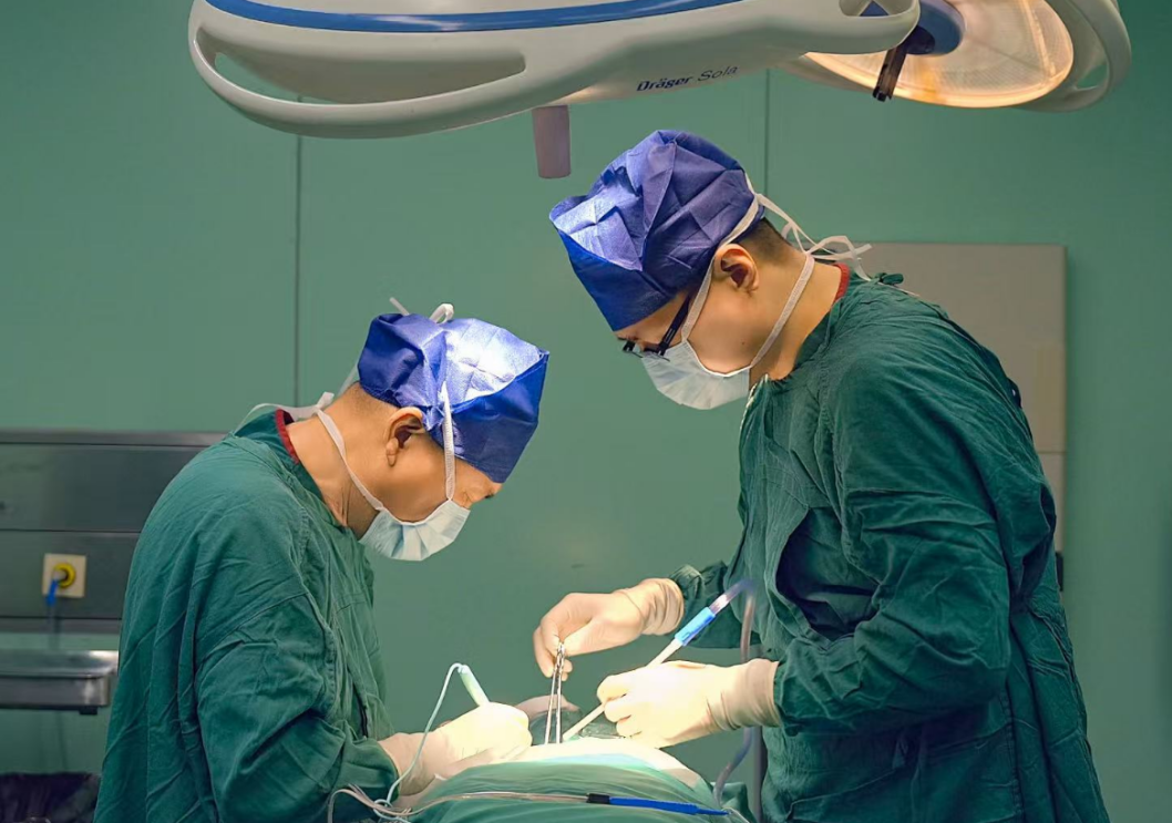 武汉大学人民医院这项「尖板眼」技术让晚期喉癌患者「能吃又能说」