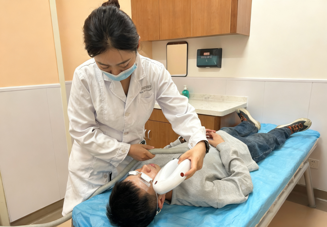 双眼刺痛!长假期间患者激增,医生指出共同原因