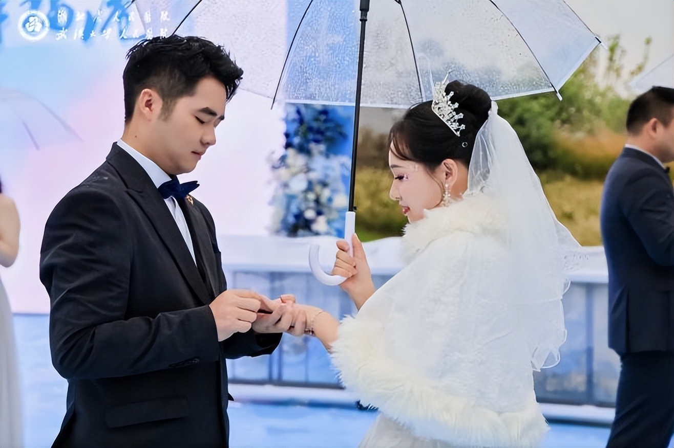 温馨人民·幸福港湾 武汉大学人民医院第七届职工集体婚礼举行