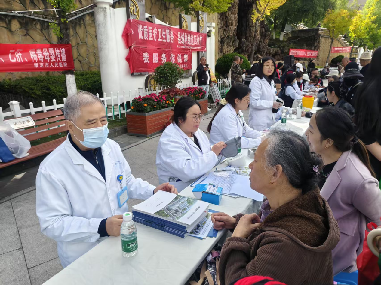 义诊惠民暖雪域 学术赋能强基层 ——四川蓝生脑科医院「医疗服务下基层」康定义诊活动圆满完成