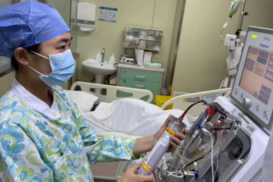 以微光点亮 ICU 里的生之希望——金祁