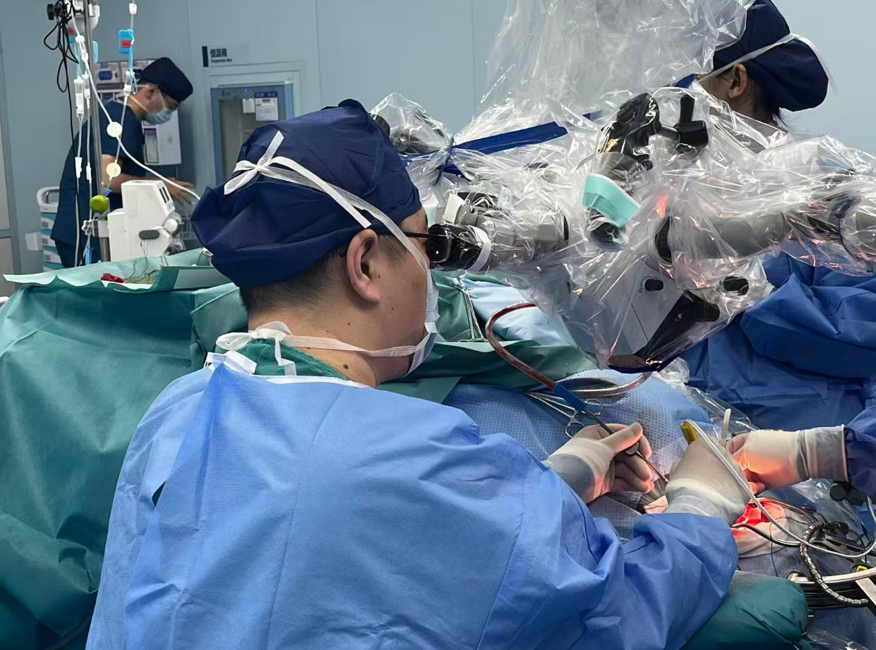 五年耳鸣「元凶」竟是脑瘤！华南深医团队多技术融合保面保听