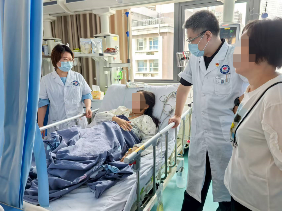 绵阳市中心医院成功救治危重孕产妇及新生儿