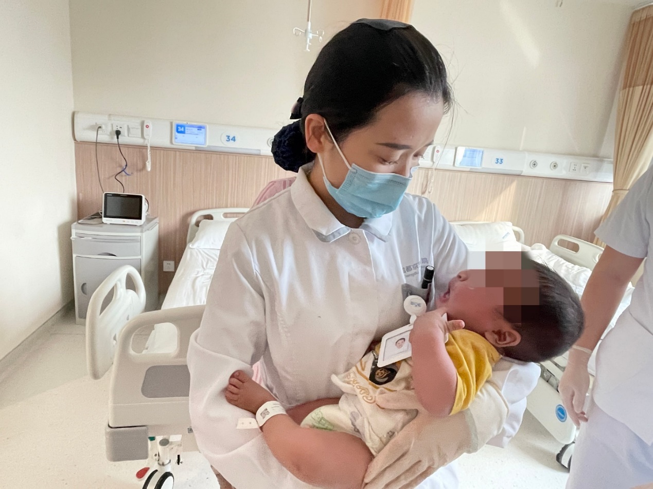 告别缺憾,笑迎未来!10 名唇腭裂患儿从成都京东方医院康复出院