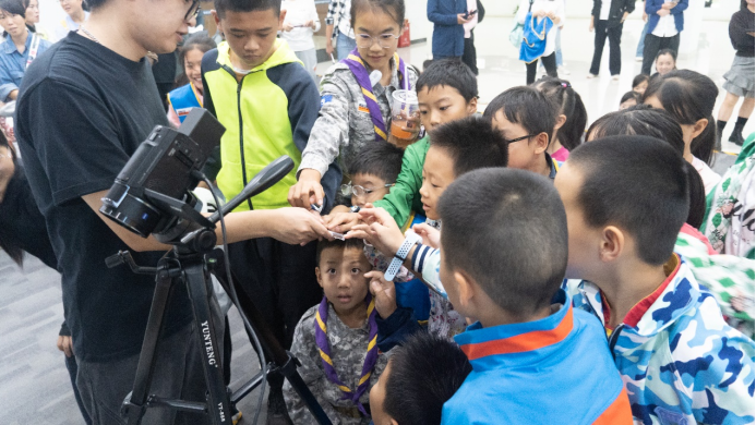 益她健康亲子公益科普，卓越少年走进海扶刀发源地探秘中国原创硬科技