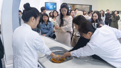 跨学科探索之旅,重庆工商大学 MBA 联合会学员走进海扶刀发源地