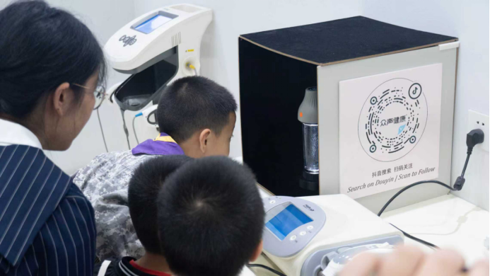 益她健康亲子公益科普，卓越少年走进海扶刀发源地探秘中国原创硬科技