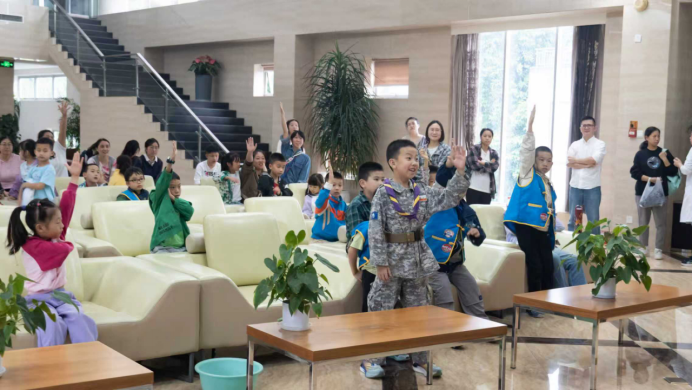 益她健康亲子公益科普，卓越少年走进海扶刀发源地探秘中国原创硬科技