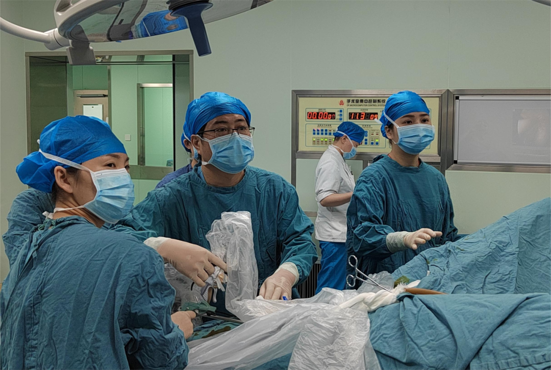 警惕「沉默杀手」！七旬老太腹痛便秘竟是卵巢癌晚期，专家提醒：重视早期信号是关键