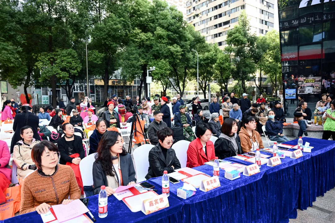 武汉普瑞眼科联合球场街道成功举办重阳节广场舞大赛