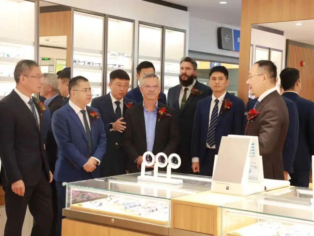 共启眼健康服务新程|全国首家蔡司眼健康中心落户济南华视眼科医院