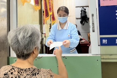 导诊台化身「临时驿站」，南大二附院门诊暖心服务获好评