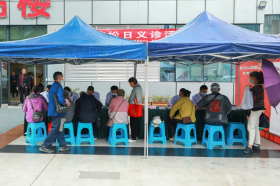 合江县人民医院多科联合冒雨义诊 骨质疏松防治与基础筛查暖民心