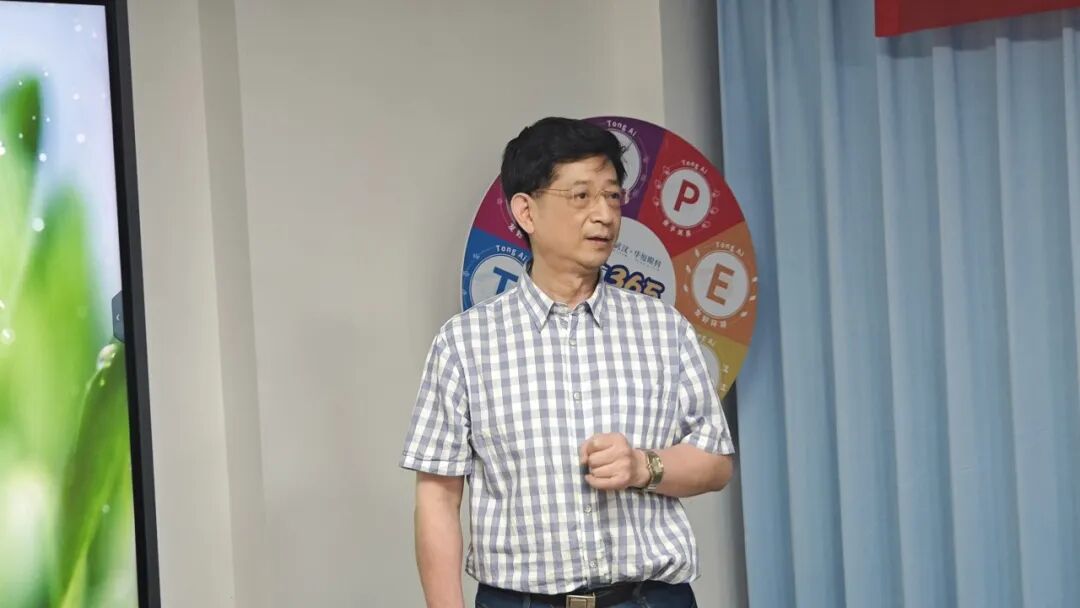 眼科专家付汛安丨四十载坚守,为眼疾患者点亮希望之光