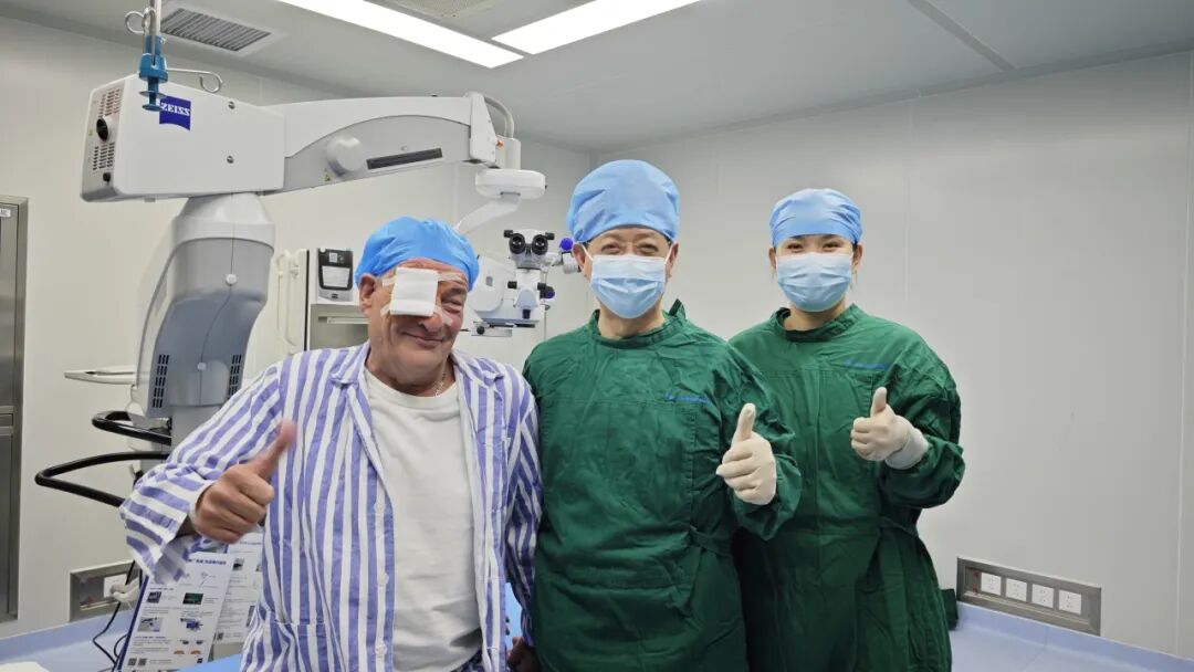眼科专家付汛安丨四十载坚守,为眼疾患者点亮希望之光