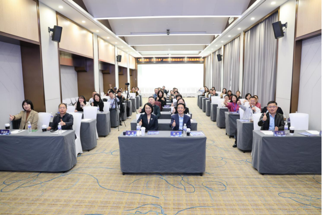 华厦眼科学术赋能区域发展！2025 眼科前沿技术与临床实践交流会在青岛召开