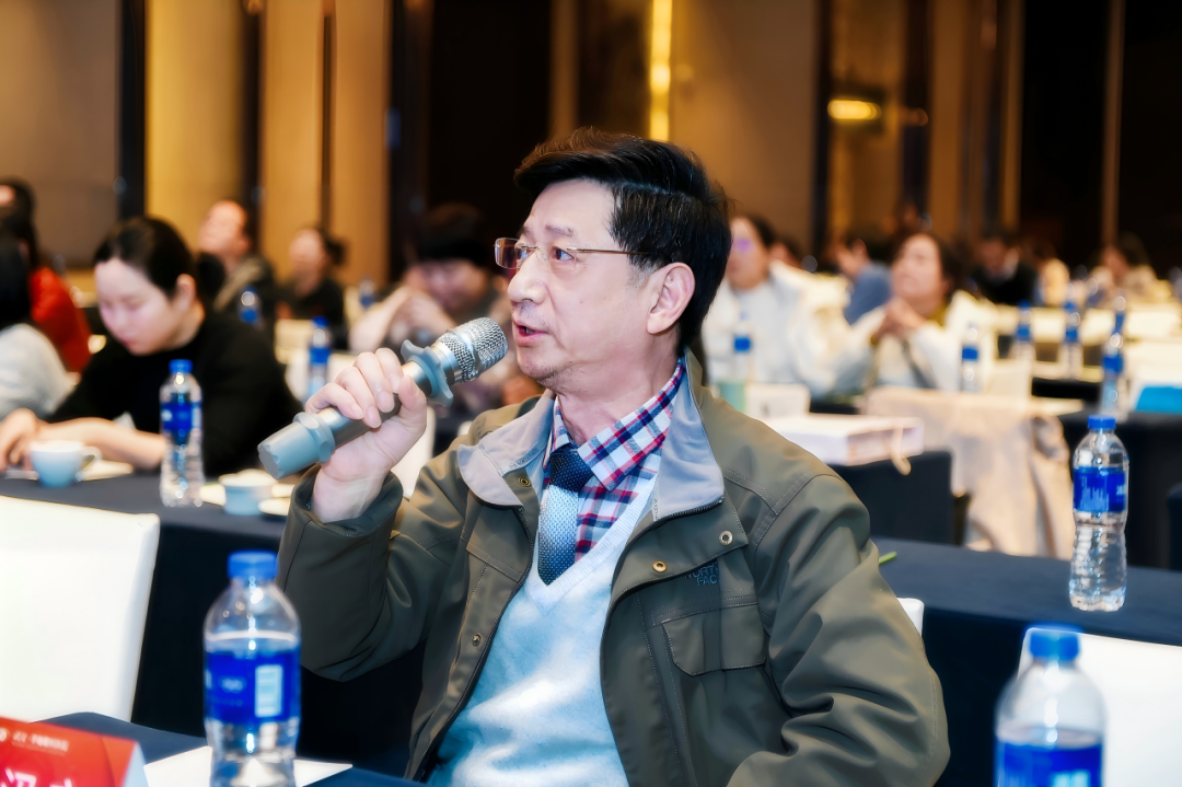 眼科专家付汛安丨四十载坚守,为眼疾患者点亮希望之光