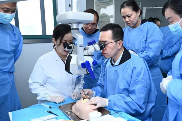 第八届普瑞眼科琴台论坛暨 ICL 实操教学交流会在汉成功举办