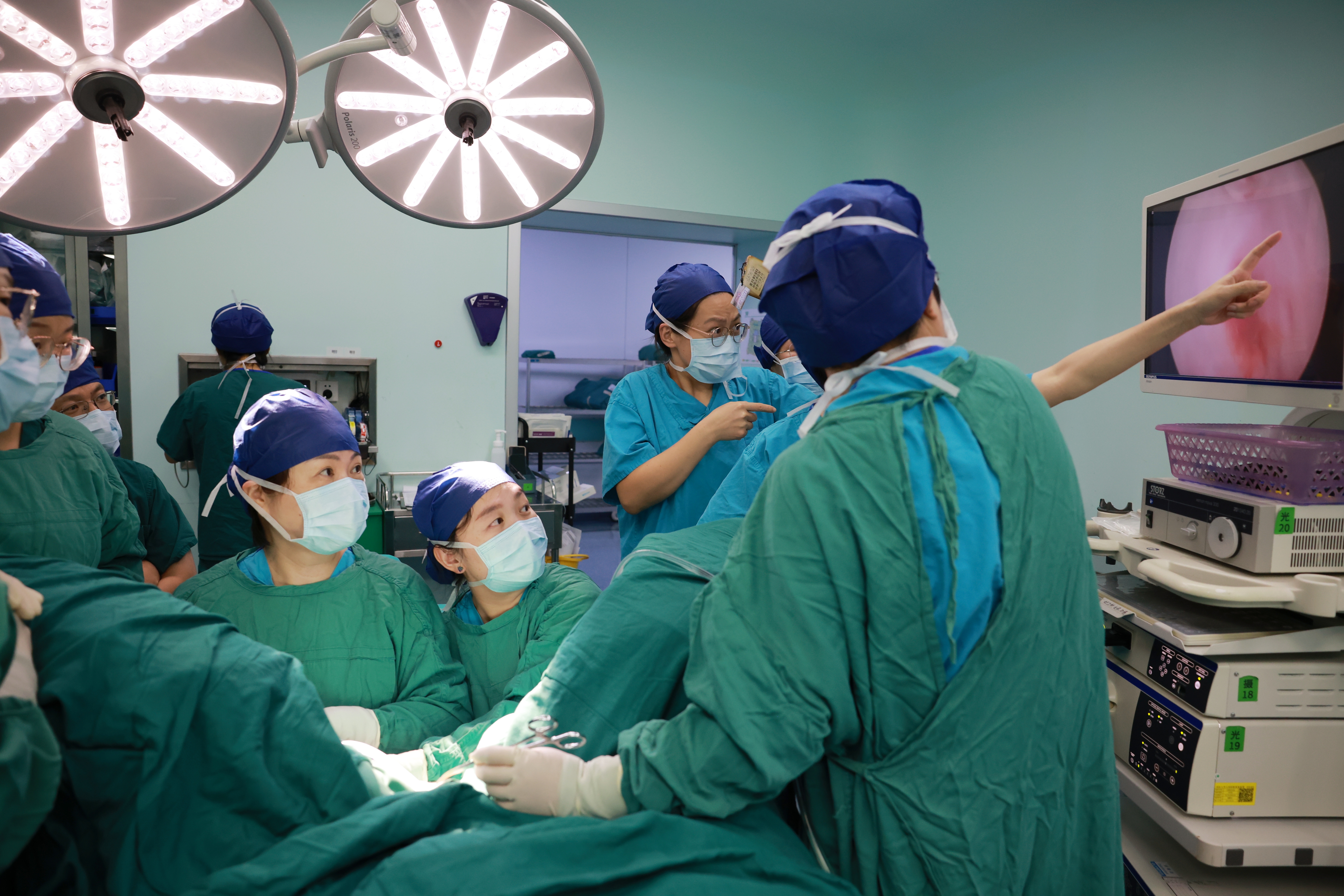 12 岁少女不幸罹患多种重疾！武大人民医院妇科洪莉教授团队「仁心+仁术」助她获新生