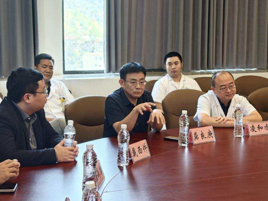 南昌大学二附院医学影像中心专家团赴横峰县人民医院开展学术交流活动