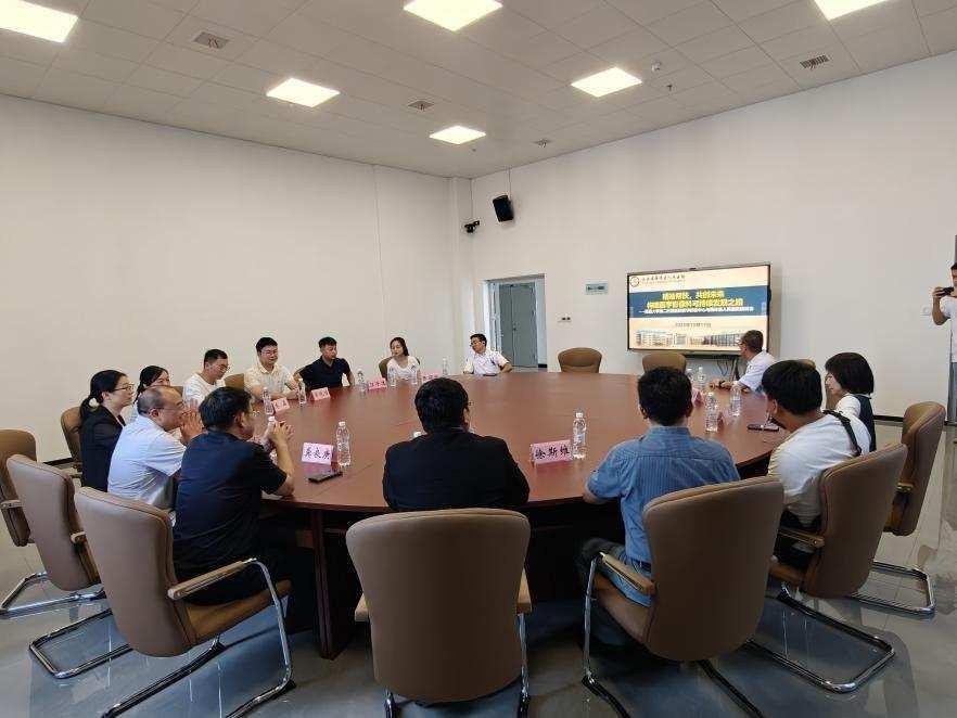 南昌大学二附院医学影像中心专家团赴横峰县人民医院开展学术交流活动