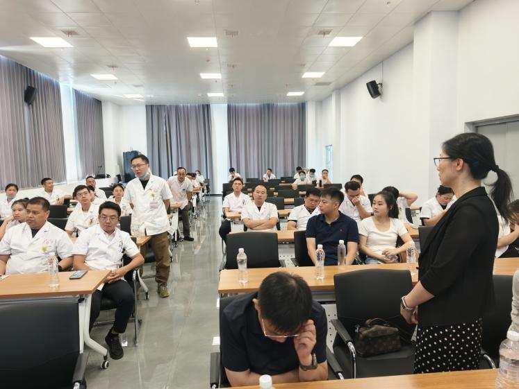 南昌大学二附院医学影像中心专家团赴横峰县人民医院开展学术交流活动