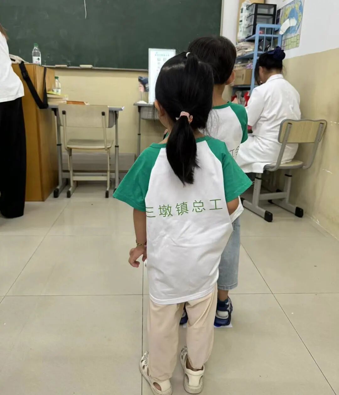 三墩「小候鸟」们爱眼护眼公益活动圆满结束