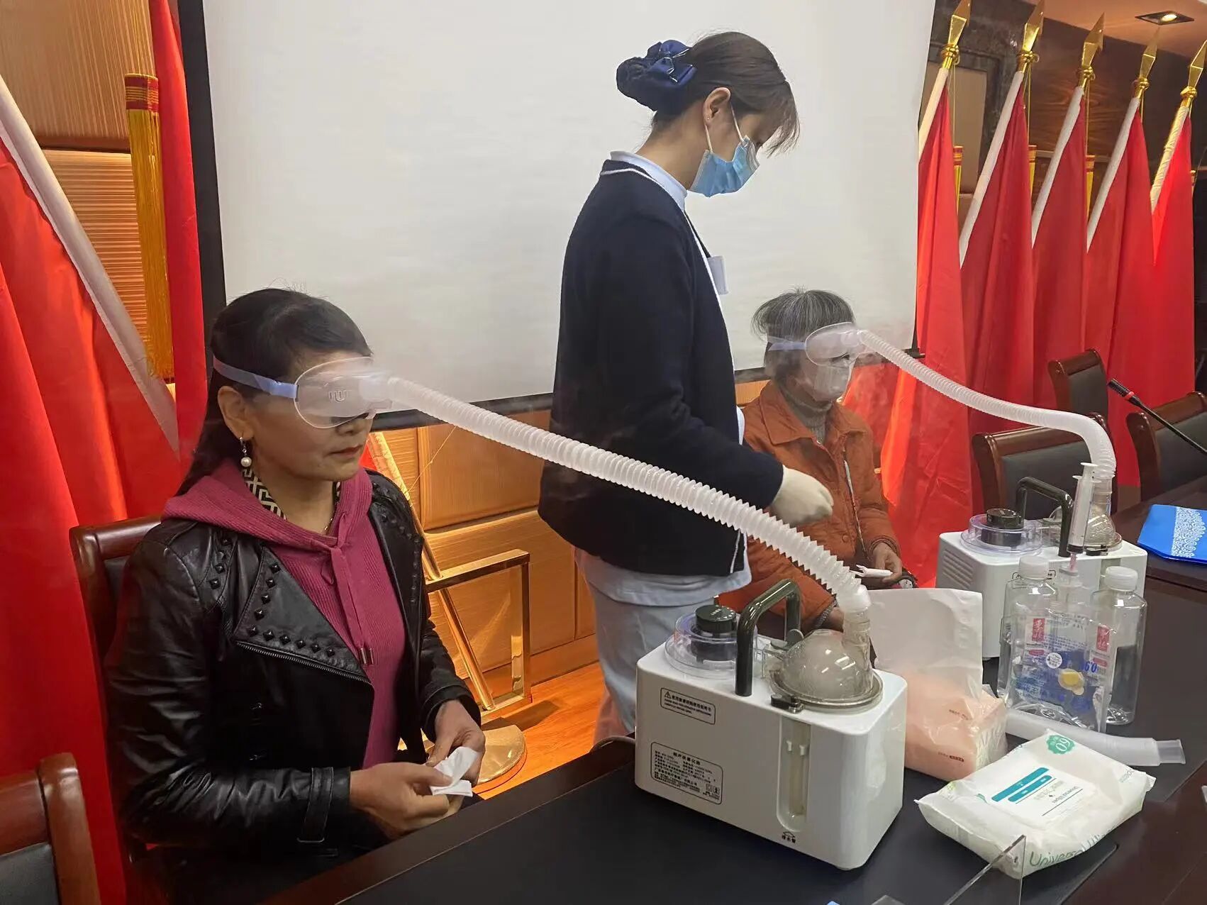 杭州华厦眼科与三墩镇金地自在城西苑社区携手开展常态化健康服务