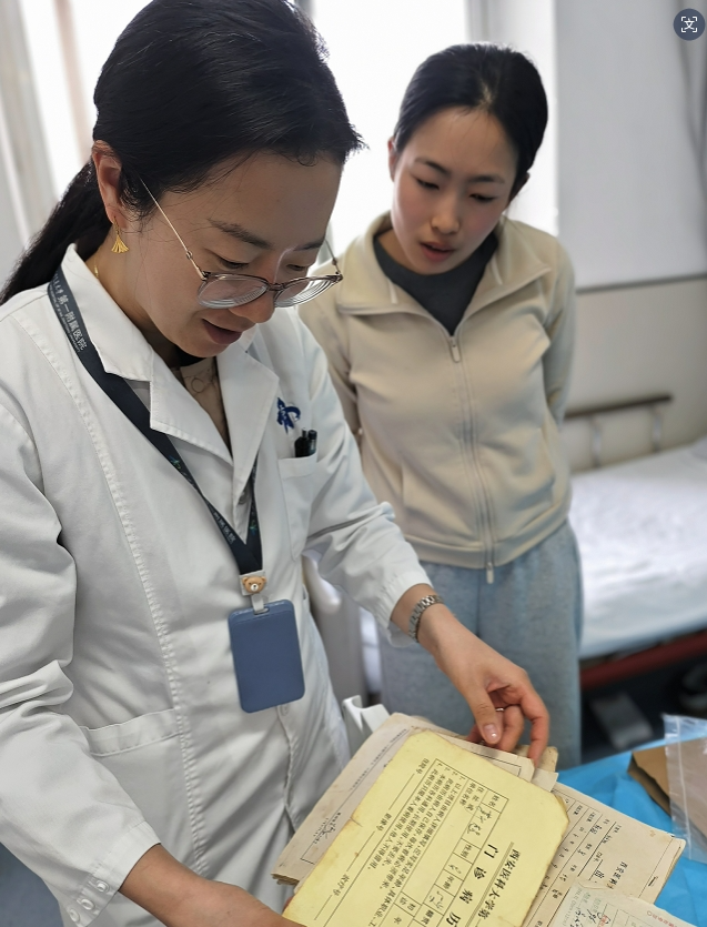 29 载病历传情：一份「生命档案」里的医患双向奔赴