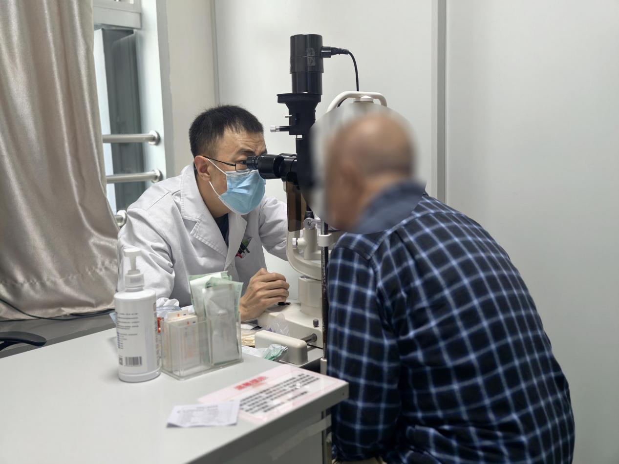 90 岁爷爷眼泪淌不停 鼻腔内窥镜微创手术助力摆脱困扰