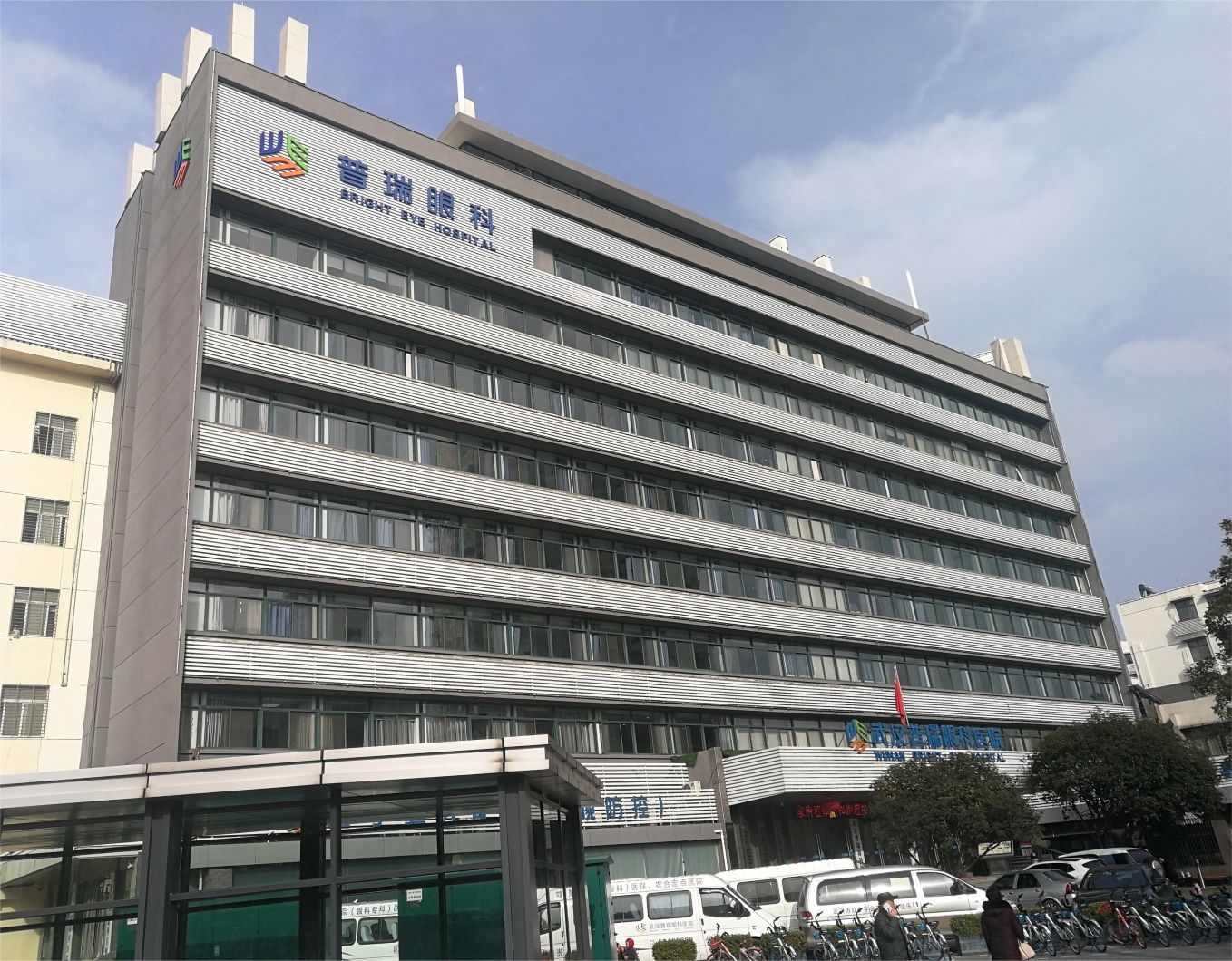 眼睛不自主流泪是什么原因?武汉普瑞眼科李强介绍泪道阻塞治疗方法