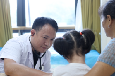 儿科医生罗志华：15 年倾情守护，成患儿最信赖的「罗爸爸」