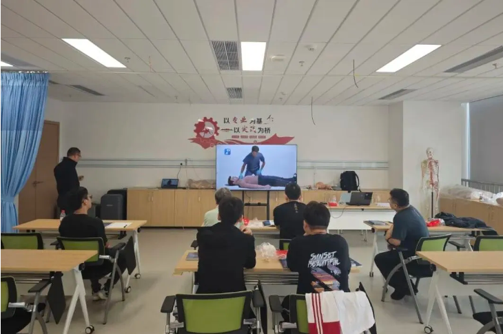 掌握救命技能,赋能生命守护 | 前海人寿广州总医院 AHA 国际急救员培训圆满结束!